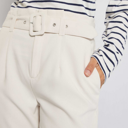 Pantalon carotte avec ceinture - Blanc calcaire